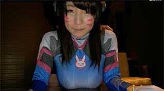 初々しい女性のライダースーツのコスプレは、はち切れんばかりの豊満バストのサムネイル画像