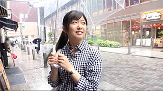アキバで可愛い関西女子が優しく傘をさしてくれたお礼に欲求不満を解消。 動画サムネイル